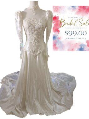 White Renewed Romantic Wedding Dress with Sheer Bishop Sleeves (Issues)